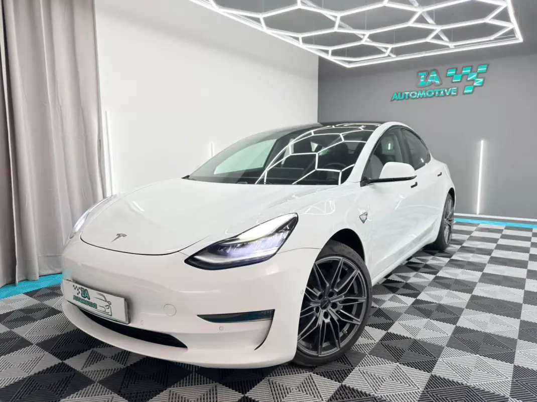 Tesla Model 3 2019 - 22750 EUR, 159999 km - AUTO.MOTO.pt - 159999km - foto 1 de 23