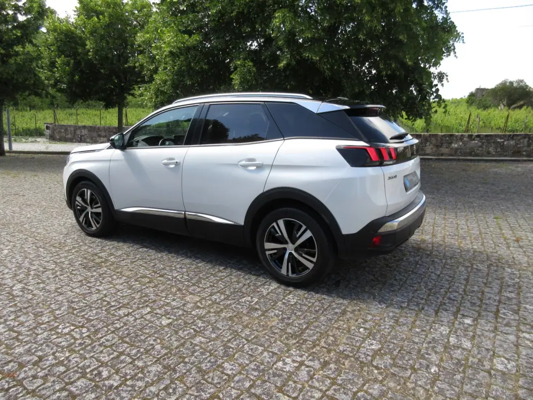 Peugeot 3008 2017 - 18990 EUR, 159000 km - AUTO.MOTO.pt - 159000km - foto 5 de 38