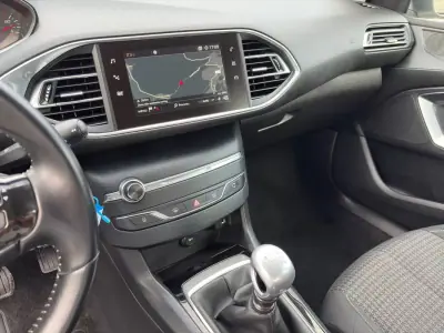 Peugeot 308 SW 2017 - 10900 EUR, 176200 km - AUTO.MOTO.pt - 176200km - foto 9 de 15
