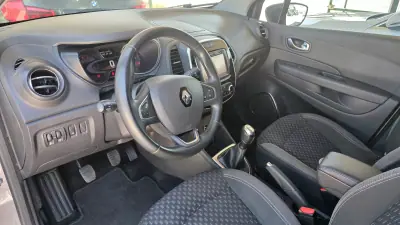 Renault Captur 2018 - 13990 EUR, 85000 km - AUTO.MOTO.pt - 85000km - foto 10 de 23
