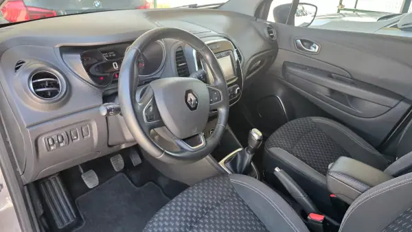 Renault Captur 2018 - 13990 EUR, 85000 km - AUTO.MOTO.pt - 85000km - foto 10 de 23