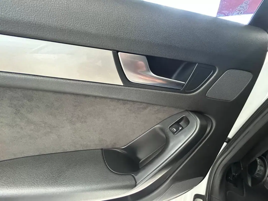 Audi A4 Avant 2011 - 10950 EUR, 315177 km - AUTO.MOTO.pt - 315177km - foto 17 de 21