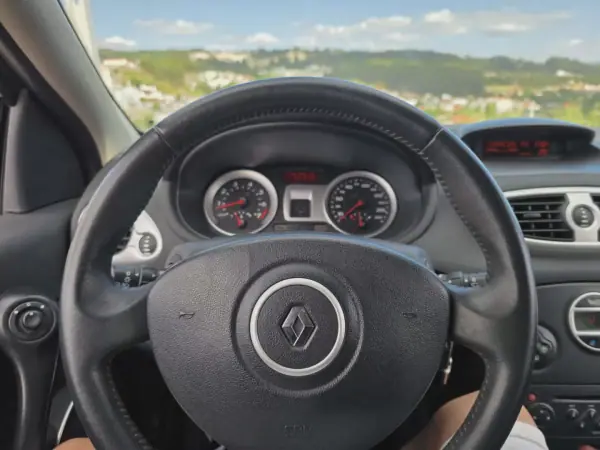 Renault Clio 2008 - 6490 EUR, 190000 km - AUTO.MOTO.pt - 190000km - foto 4 de 15