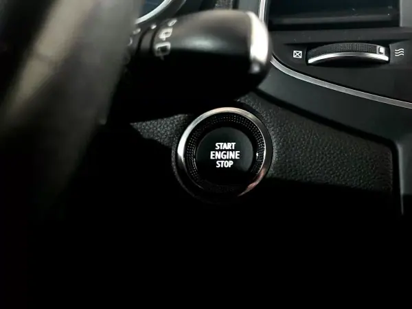 Renault Mégane 2021 - 17900 EUR, 79434 km - AUTO.MOTO.pt - 79434km - foto 20 de 26