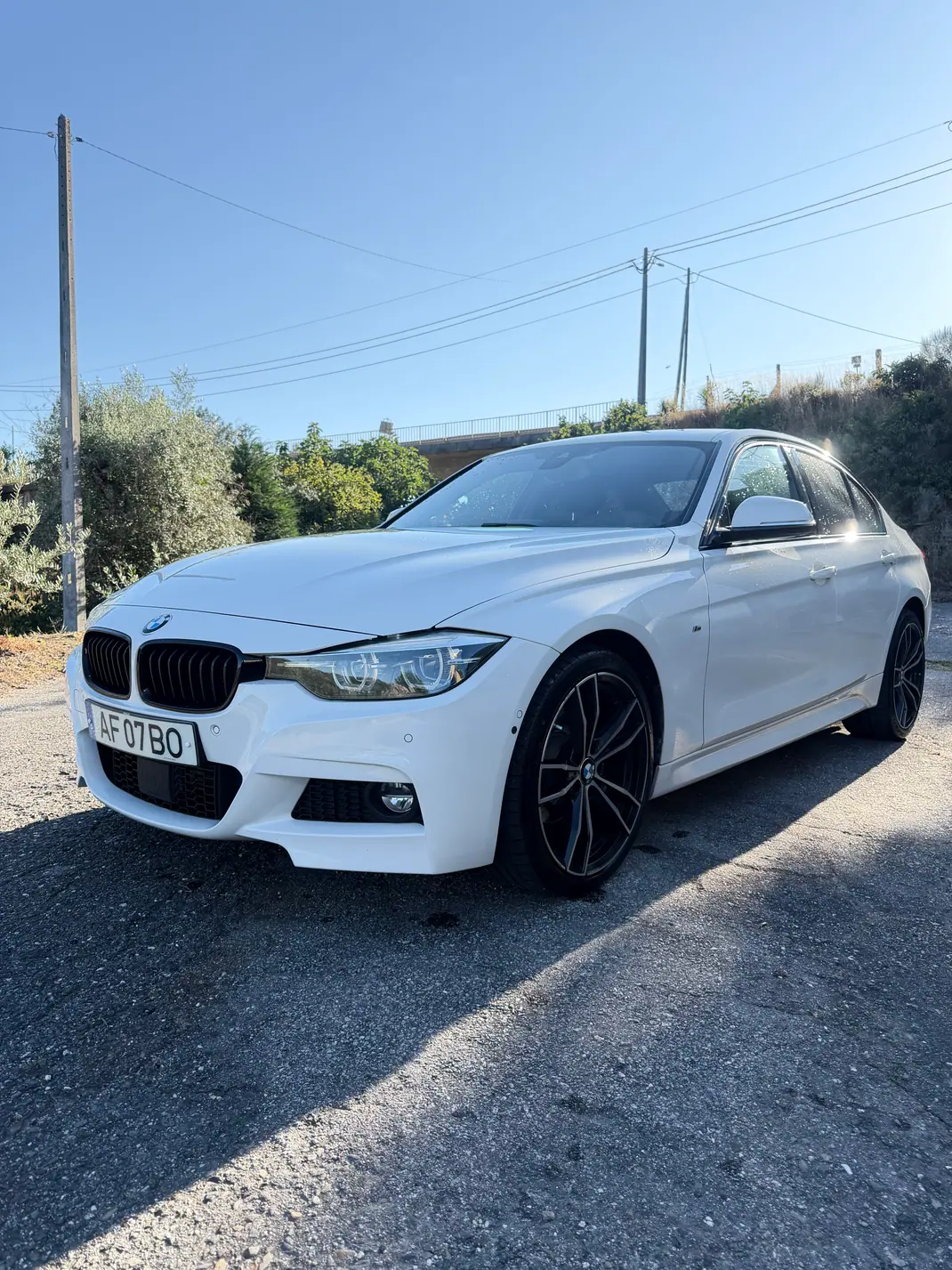 BMW 320 2019 - 24000 EUR, 125000 km - AUTO.MOTO.pt - 125000km - foto 1 de 14