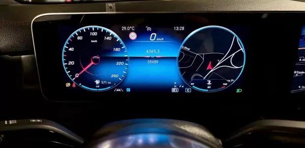 Mercedes-Benz CLA 180 2020 - 29250 EUR, 35489 km - AUTO.MOTO.pt - 35489km - foto 16 de 23