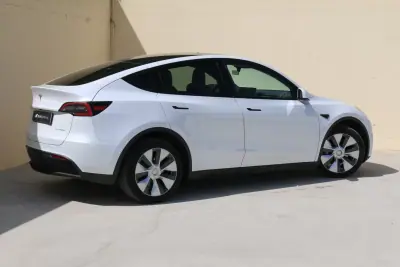 Tesla Model Y 2022 - 34490 EUR, 74000 km - AUTO.MOTO.pt - 74000km - foto 2 de 9
