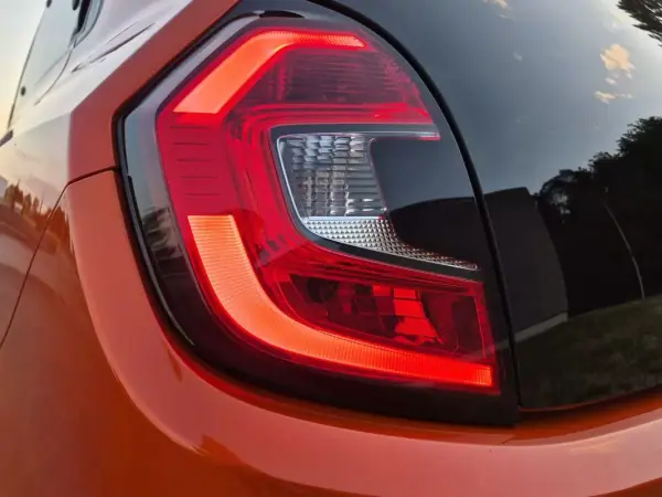 Renault Twingo 2021 - 13499 EUR, 55410 km - AUTO.MOTO.pt - 55410km - foto 20 de 32