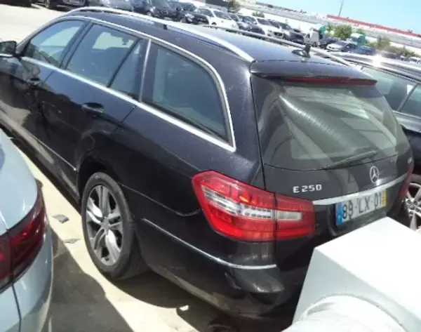 Mercedes-Benz E 250 2011 - 6990 EUR, 328830 km - AUTO.MOTO.pt - 328830km - foto 4 de 9