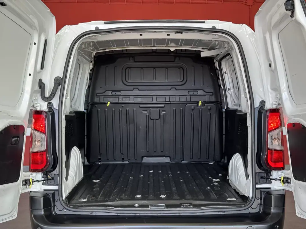 Citroën BERLINGO 1.5 BlueHDi 100 S&S Club M 2022 - 15990 EUR, 92798 km - AUTO.MOTO.pt - 92798km - foto 11 de 19