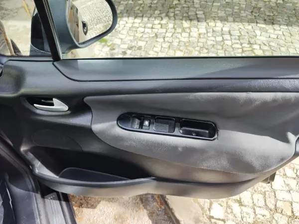 Peugeot 207 2011 - 5480 EUR, 219000 km - AUTO.MOTO.pt - 219000km - foto 19 de 38