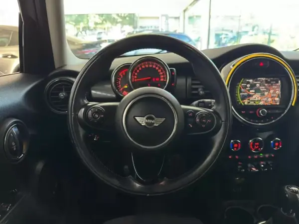 MINI 5 Portas 2016 - 14490 EUR, 101264 km - AUTO.MOTO.pt - 101264km - foto 14 de 27