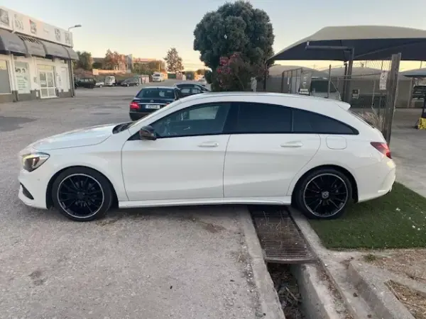Mercedes-Benz CLA 200 2017 - 22990 EUR, 145650 km - AUTO.MOTO.pt - 145650km - foto 8 de 20