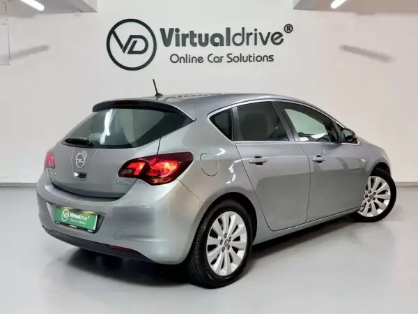 Opel Astra 2012 - 6250 EUR, 154000 km - AUTO.MOTO.pt - 154000km - foto 6 de 52