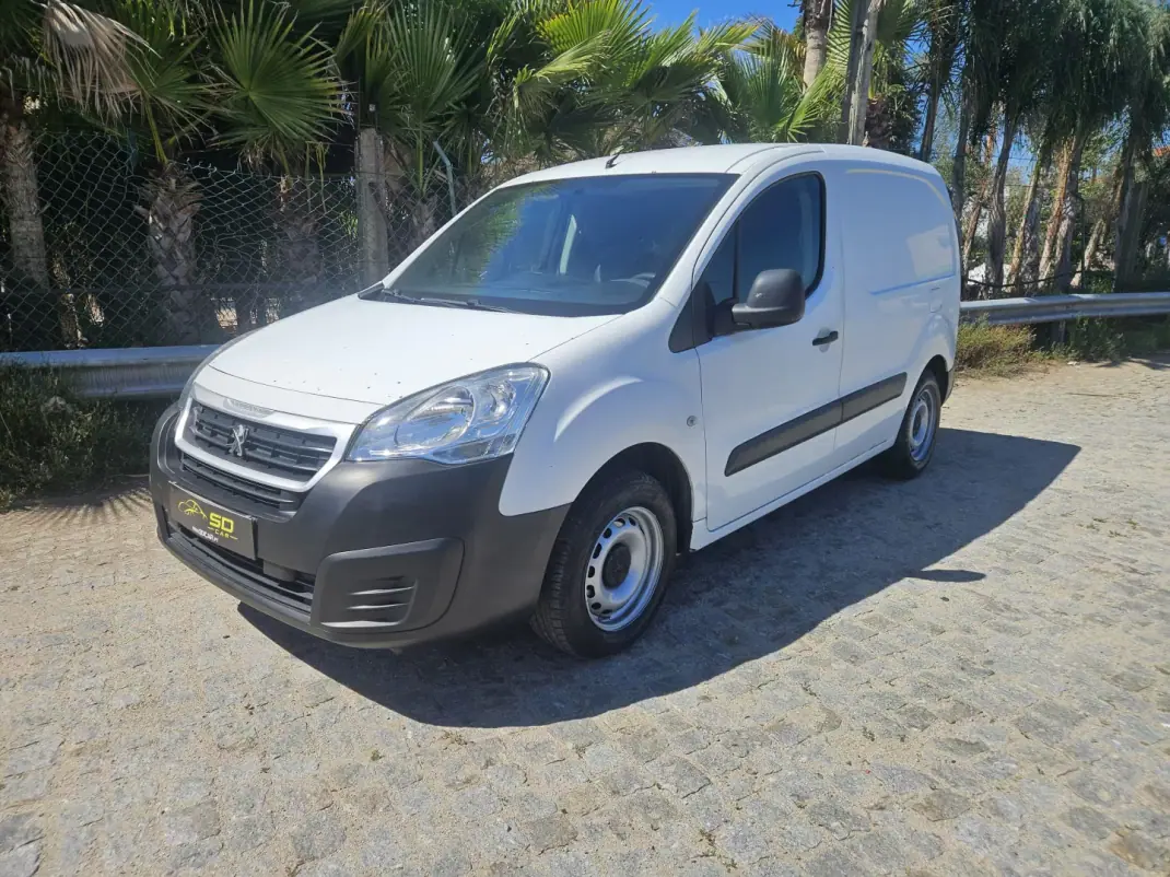 Peugeot PARTNER GIRAFON 2018 - 8750 EUR, 210000 km - AUTO.MOTO.pt - 210000km - foto 1 de 8