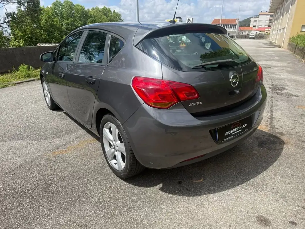 Opel Astra 2010 - 5990 EUR, 175000 km - AUTO.MOTO.pt - 175000km - foto 6 de 22