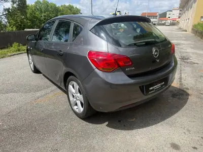 Opel Astra 2010 - 5990 EUR, 175000 km - AUTO.MOTO.pt - 175000km - foto 6 de 22