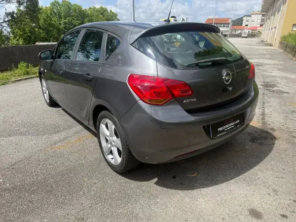 Opel Astra 2010 - 5990 EUR, 175000 km - AUTO.MOTO.pt - 175000km - foto 6 de 22