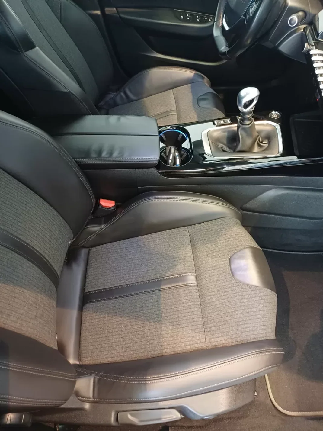 Peugeot 508 SW 2019 - 19500 EUR, 80000 km - AUTO.MOTO.pt - 80000km - foto 15 de 35