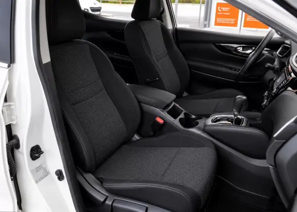 Nissan Qashqai 2015 - 13900 EUR, 141989 km - AUTO.MOTO.pt - 141989km - foto 7 de 12