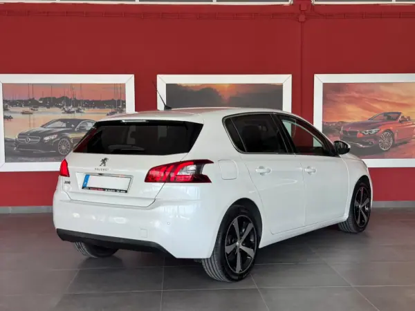 Peugeot 308 2019 - 16500 EUR, 74173 km - AUTO.MOTO.pt - 74173km - foto 7 de 20