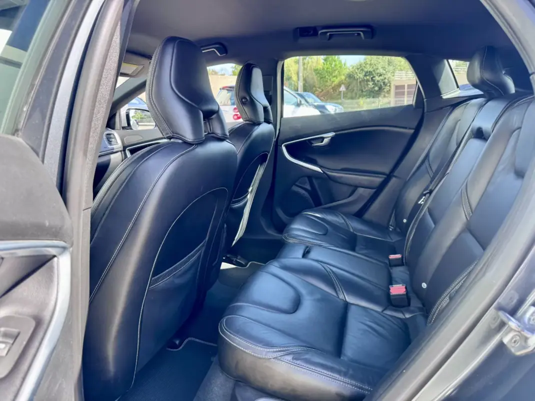 Volvo V40 2014 - 12500 EUR, 191000 km - AUTO.MOTO.pt - 191000km - foto 18 de 25