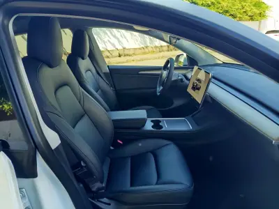 Tesla Model Y 2022 - 35750 EUR, 78615 km - AUTO.MOTO.pt - 78615km - foto 11 de 21