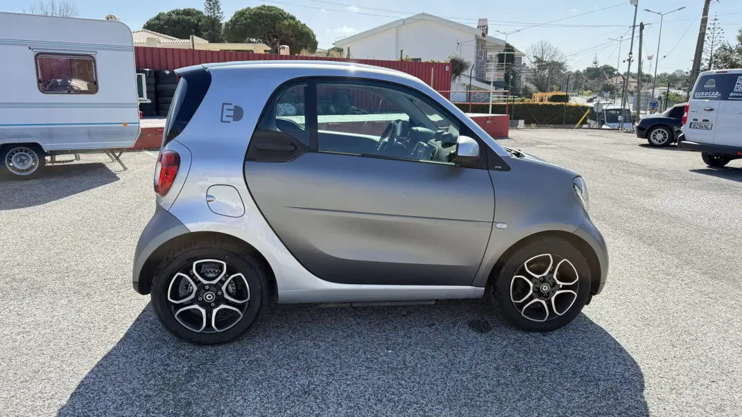 Smart Fortwo Cabrio 2018 - 10490 EUR, 55157 km - AUTO.MOTO.pt - 55157km - foto 14 de 40