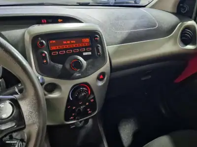 Citroën C1 2016 - 9990 EUR, 77286 km - AUTO.MOTO.pt - 77286km - foto 20 de 36
