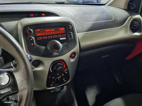 Citroën C1 2016 - 9990 EUR, 77286 km - AUTO.MOTO.pt - 77286km - foto 20 de 36