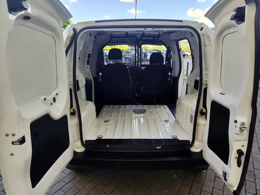 Citroën Nemo 1.3 HDI IVA DEDUTIVEL PACK CLIM 2017 - 8980 EUR, 79000 km - AUTO.MOTO.pt - 79000km - foto 10 de 24