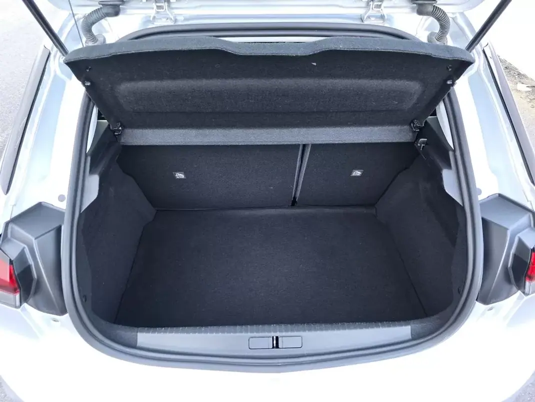 Opel Corsa 2024 - 18590 EUR, 38000 km - AUTO.MOTO.pt - 38000km - foto 33 de 34