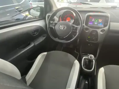 Toyota Aygo 2015 - 9850 EUR, 116267 km - AUTO.MOTO.pt - 116267km - foto 28 de 34