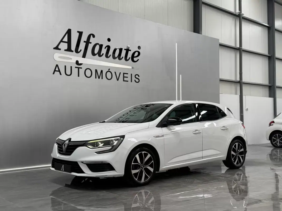 Renault Mégane 2019 - 15990 EUR, 124000 km - AUTO.MOTO.pt - 124000km - foto 3 de 11