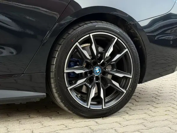 BMW i4 2022 - 46350 EUR, 79000 km - AUTO.MOTO.pt - 79000km - foto 9 de 21