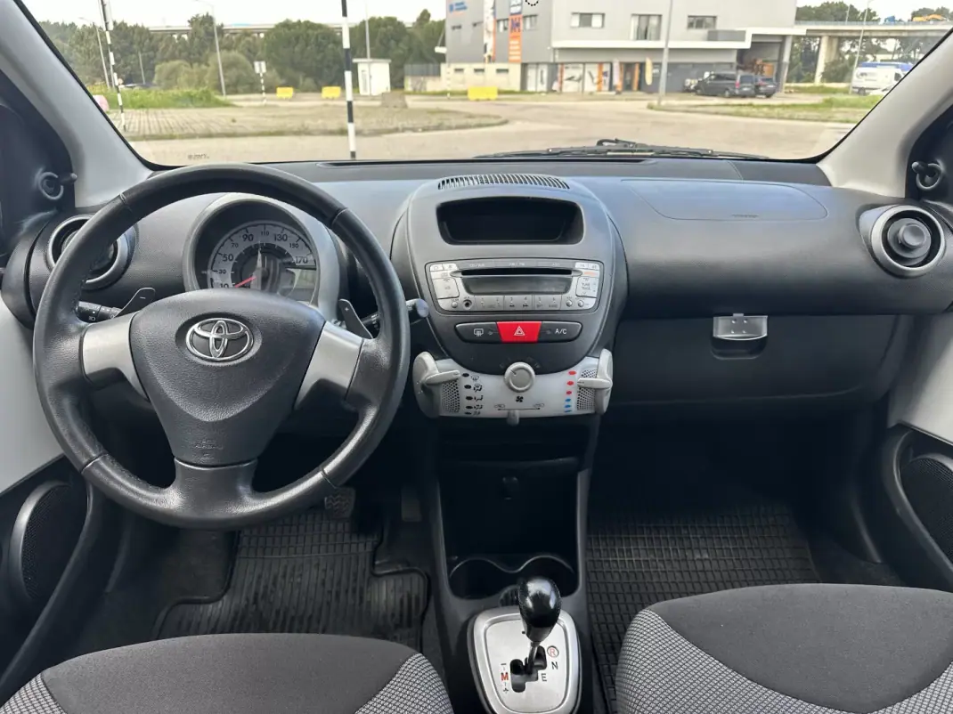 Toyota Aygo 2012 - 8290 EUR, 121000 km - AUTO.MOTO.pt - 121000km - foto 10 de 16