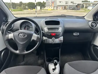 Toyota Aygo 2012 - 8290 EUR, 121000 km - AUTO.MOTO.pt - 121000km - foto 10 de 16