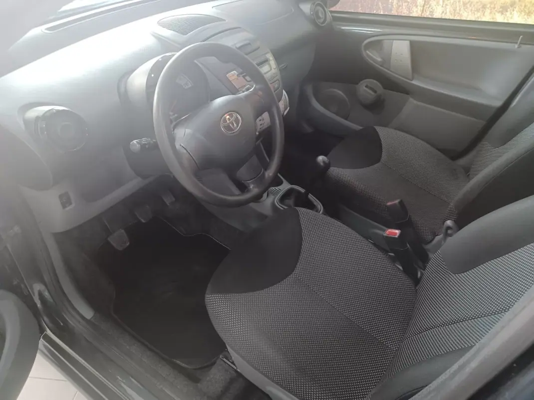 Toyota Aygo 2011 - 6790 EUR, 110561 km - AUTO.MOTO.pt - 110561km - foto 11 de 33