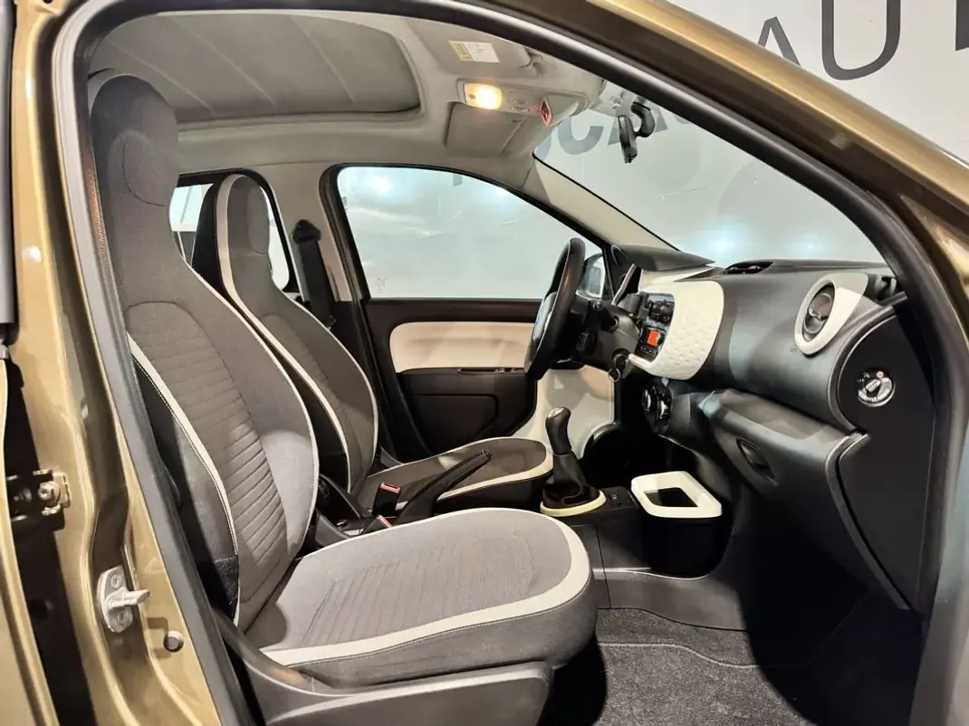 Renault Twingo 2015 - 7900 EUR, 124650 km - 124650km - foto 13 de 42