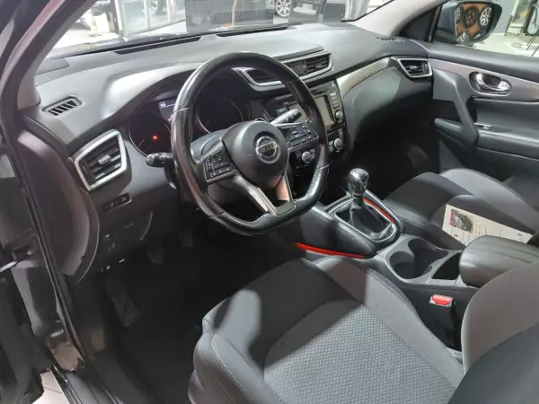 Nissan Qashqai 2018 - 18900 EUR, 99000 km - AUTO.MOTO.pt - 99000km - foto 6 de 16