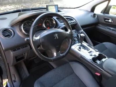 Peugeot 3008 2016 - 13990 EUR, 143000 km - AUTO.MOTO.pt - 143000km - foto 19 de 53