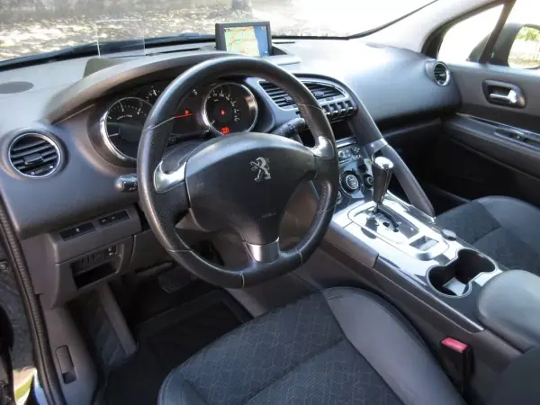 Peugeot 3008 2016 - 13990 EUR, 143000 km - AUTO.MOTO.pt - 143000km - foto 19 de 53