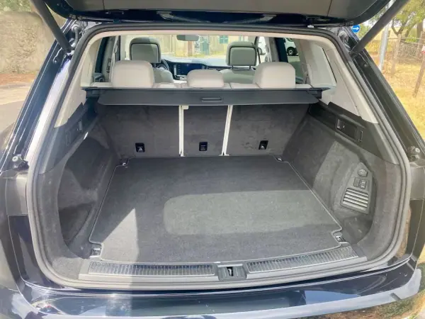 Volkswagen Touareg 2019 - 46900 EUR, 111935 km - AUTO.MOTO.pt - 111935km - foto 16 de 25