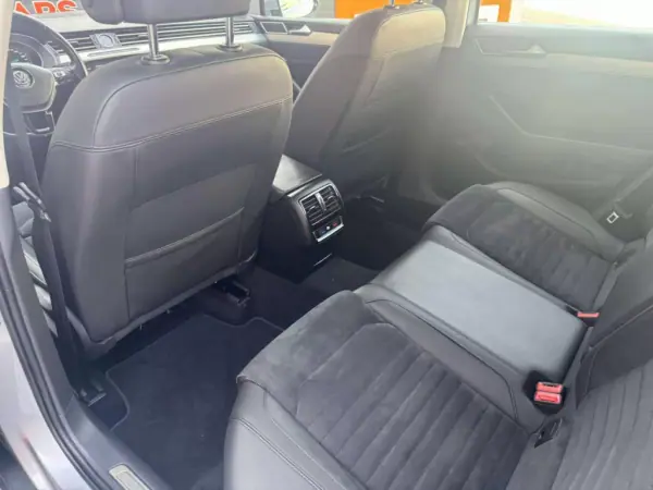 Volkswagen Passat Variant 2019 - 16900 EUR, 258985 km - AUTO.MOTO.pt - 258985km - foto 24 de 27