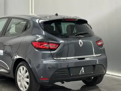 Renault Clio 2017 - 10990 EUR, 110000 km - AUTO.MOTO.pt - 110000km - foto 5 de 14