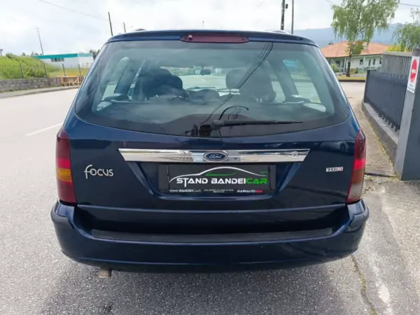 Ford Focus 2002 - 1800 EUR, 400000 km - AUTO.MOTO.pt - 400000km - foto 7 de 16