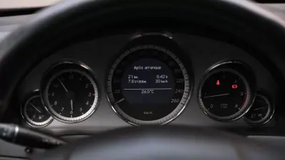 Mercedes-Benz E 250 2009 - 11999 EUR, 478000 km - AUTO.MOTO.pt - 478000km - foto 12 de 35