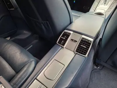 Porsche Panamera 2011 - 47900 EUR, 133621 km - 133621km - foto 27 de 36