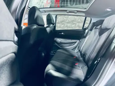 Peugeot 308 2018 - 11990 EUR, 102610 km - AUTO.MOTO.pt - 102610km - foto 27 de 32