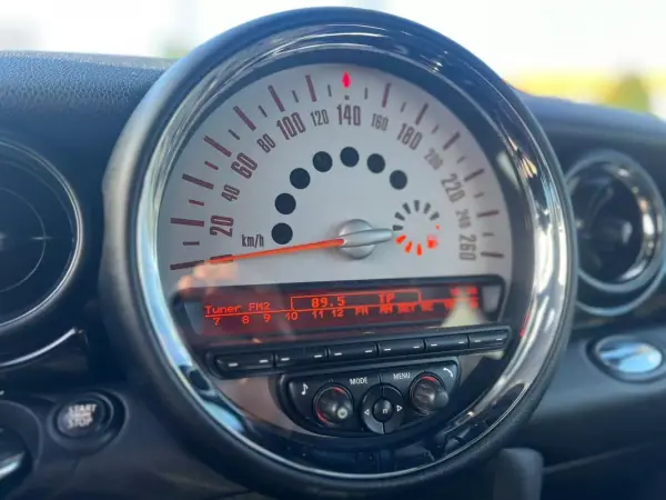 MINI Cooper 2012 - 12490 EUR, 129800 km - AUTO.MOTO.pt - 129800km - foto 7 de 20